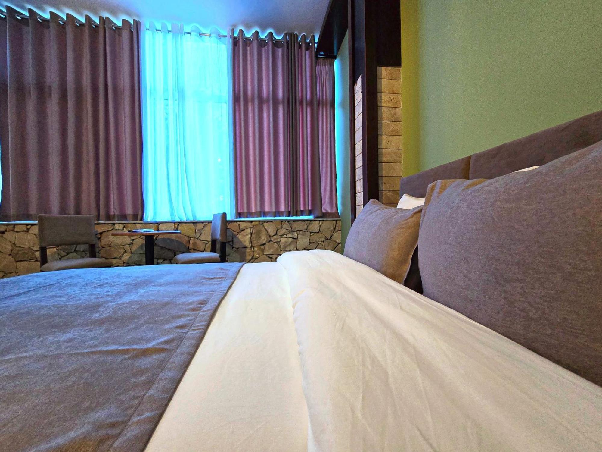 Hotel Pamja E Qyteteve *